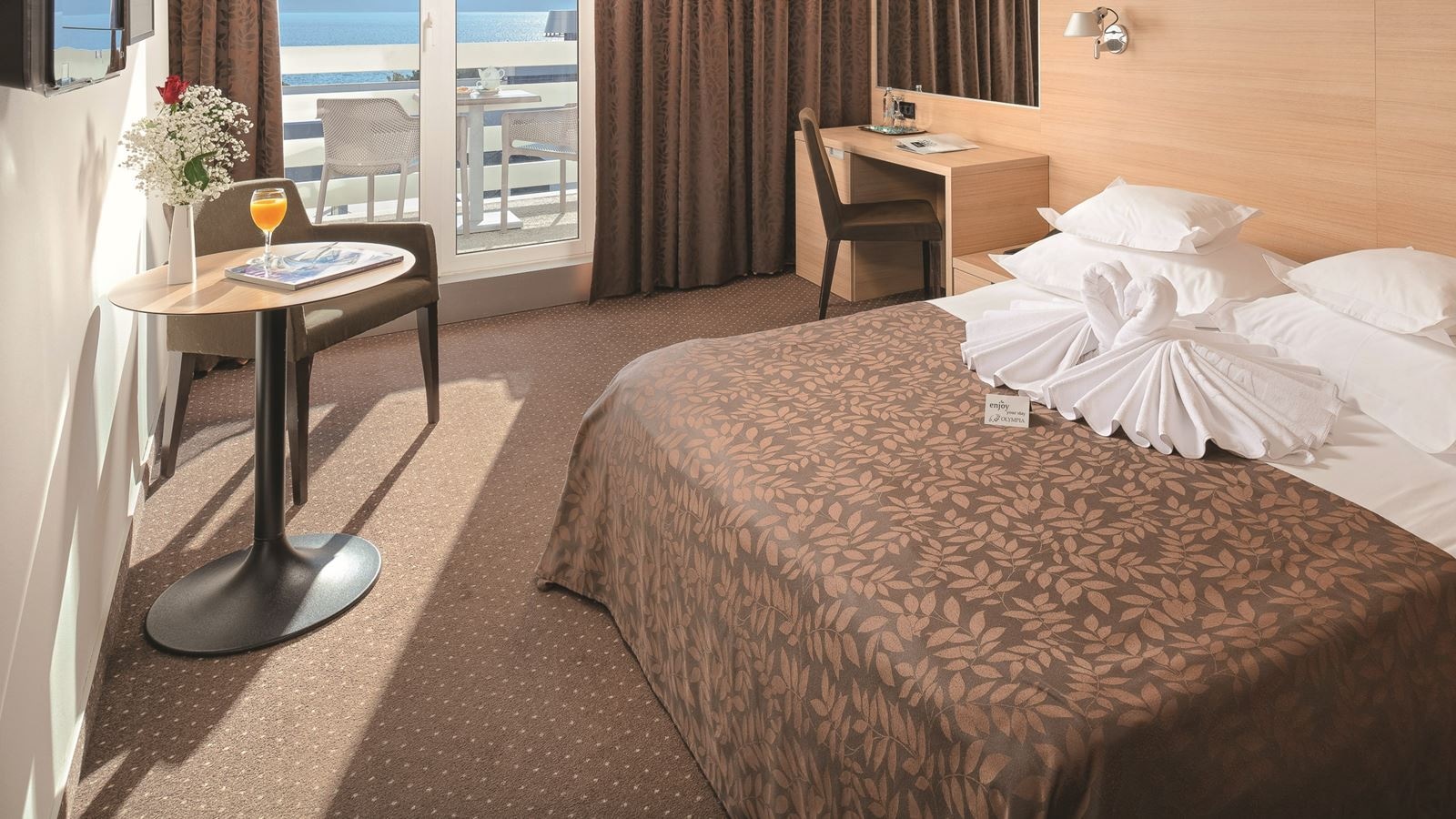 rooms-superior-room-sea-view-balcony