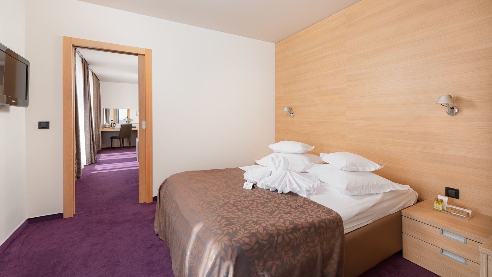 rooms-juniorsuite-balcony