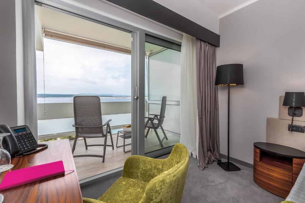 rooms-double-room-seaview-balcony