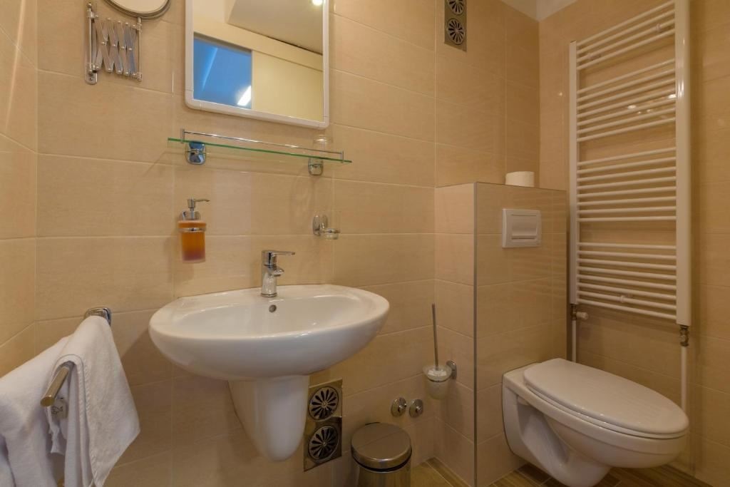 rooms-double-room-seaview-balcony