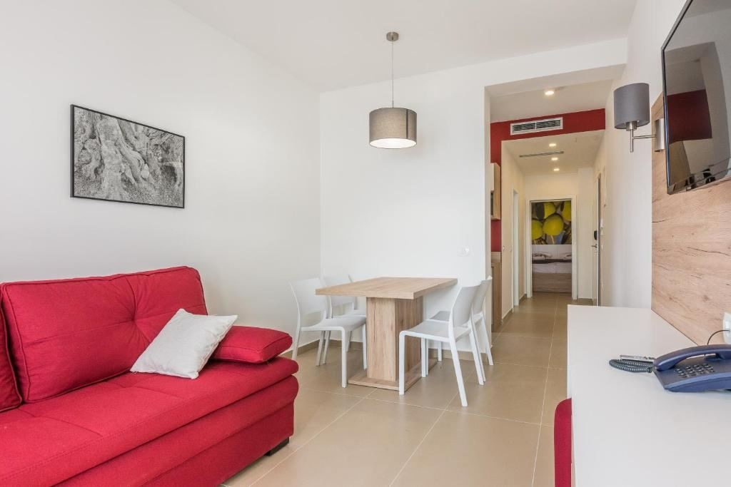 rooms-1-bedroom-standard-apartment-seaview-balcony