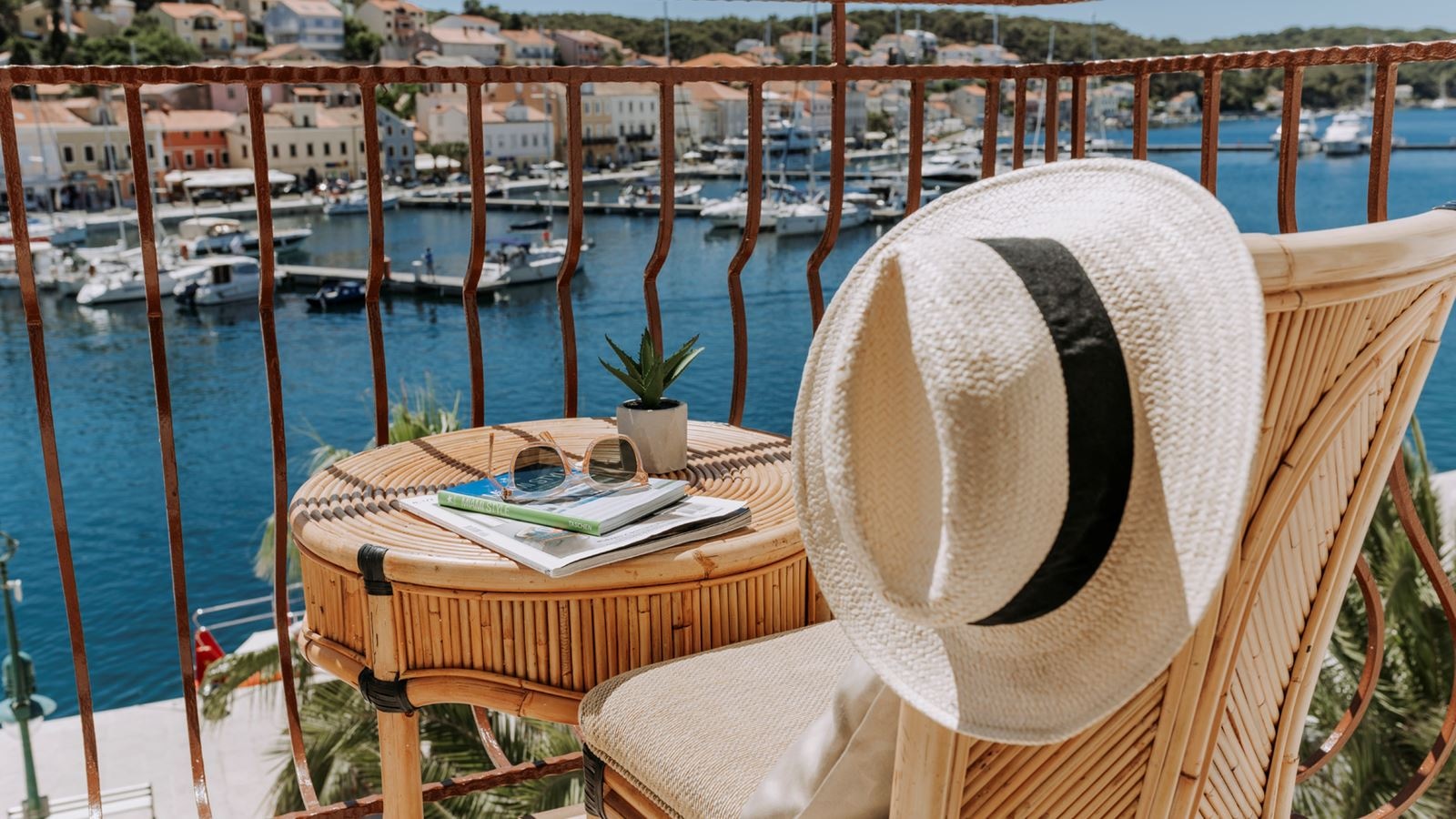 rooms-superior-room-seaviewbalcony