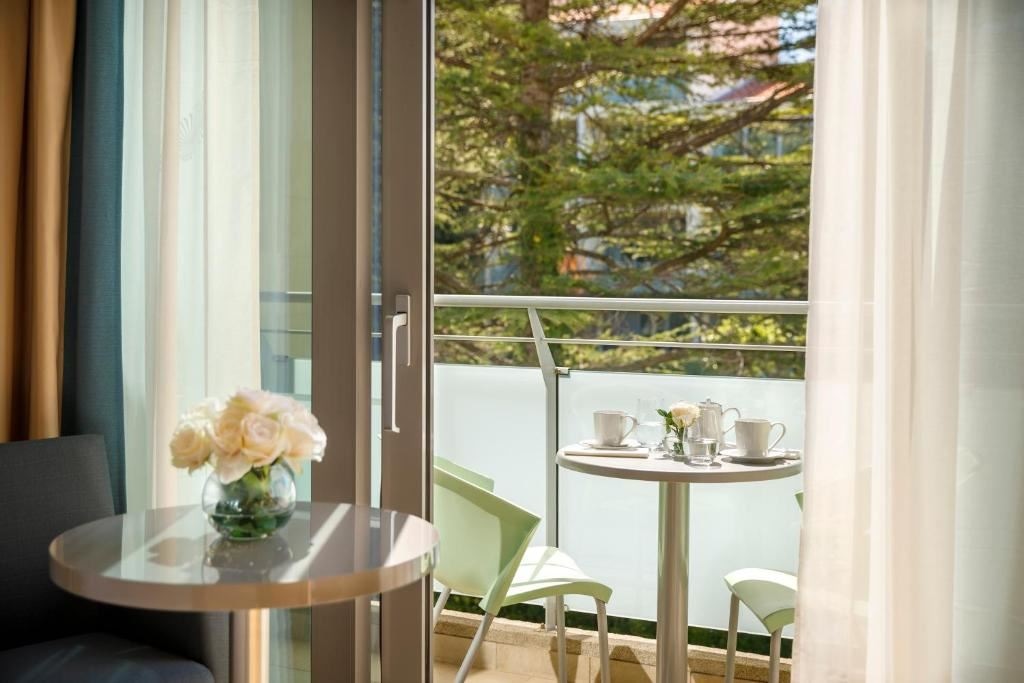 rooms-double-classic-room-park-view-balcony-or-terrace