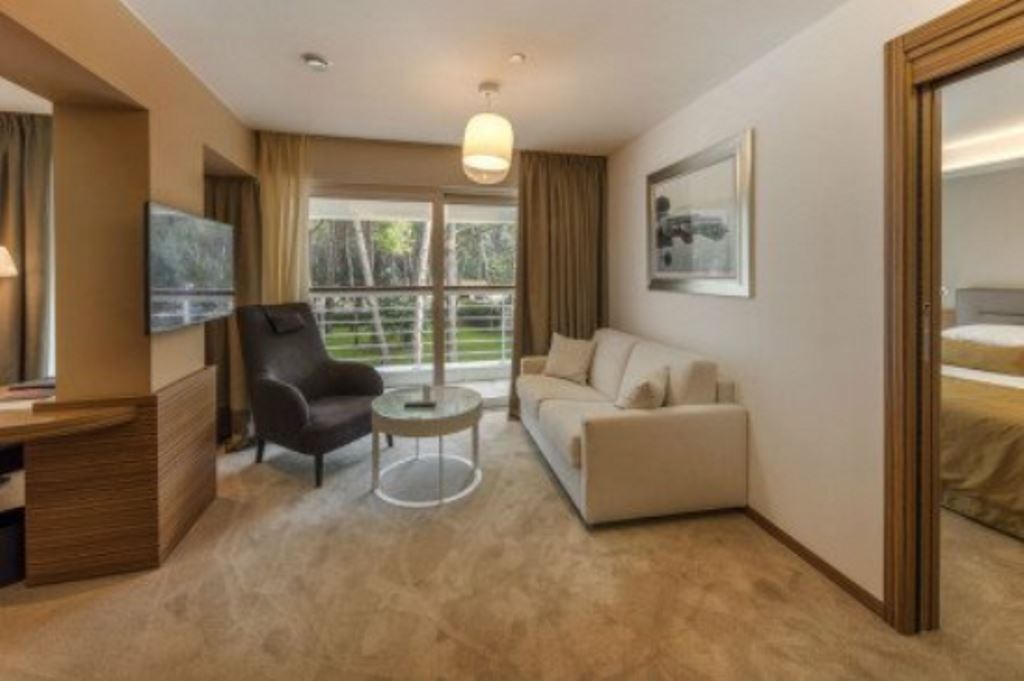 rooms-juniorsuite-park-view-balcony