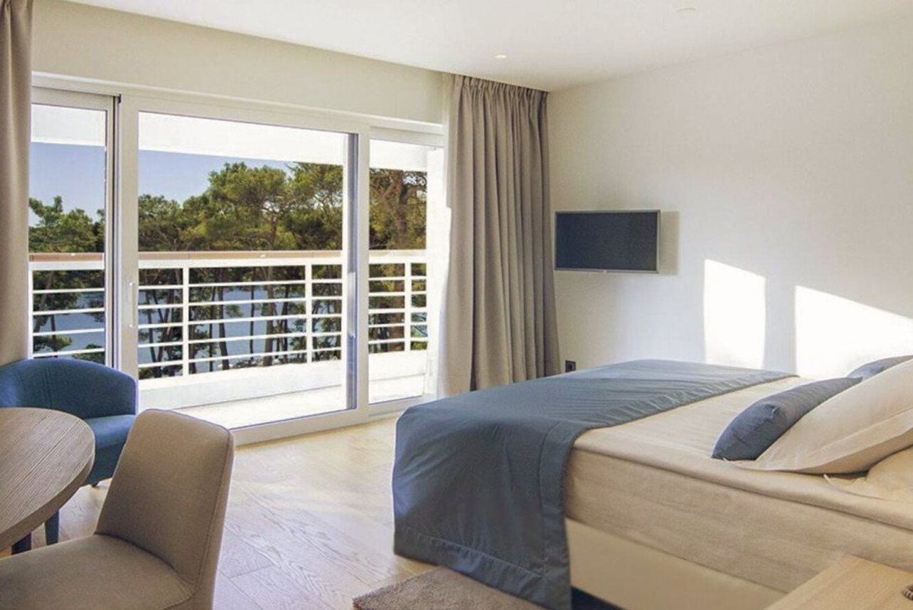 rooms-double-superior-room-seaside-balcony