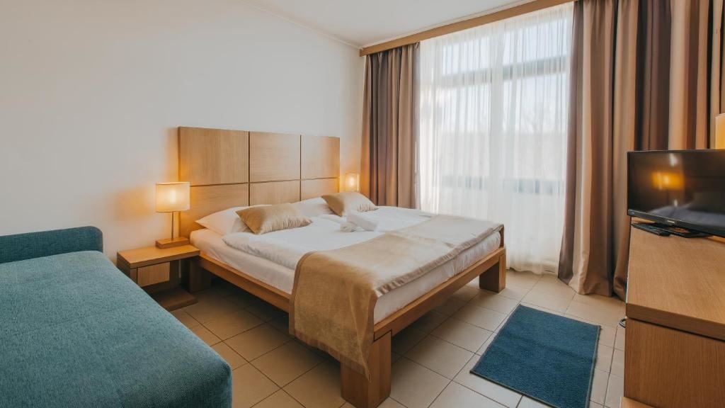 rooms-comfort-room-seaside-balcony