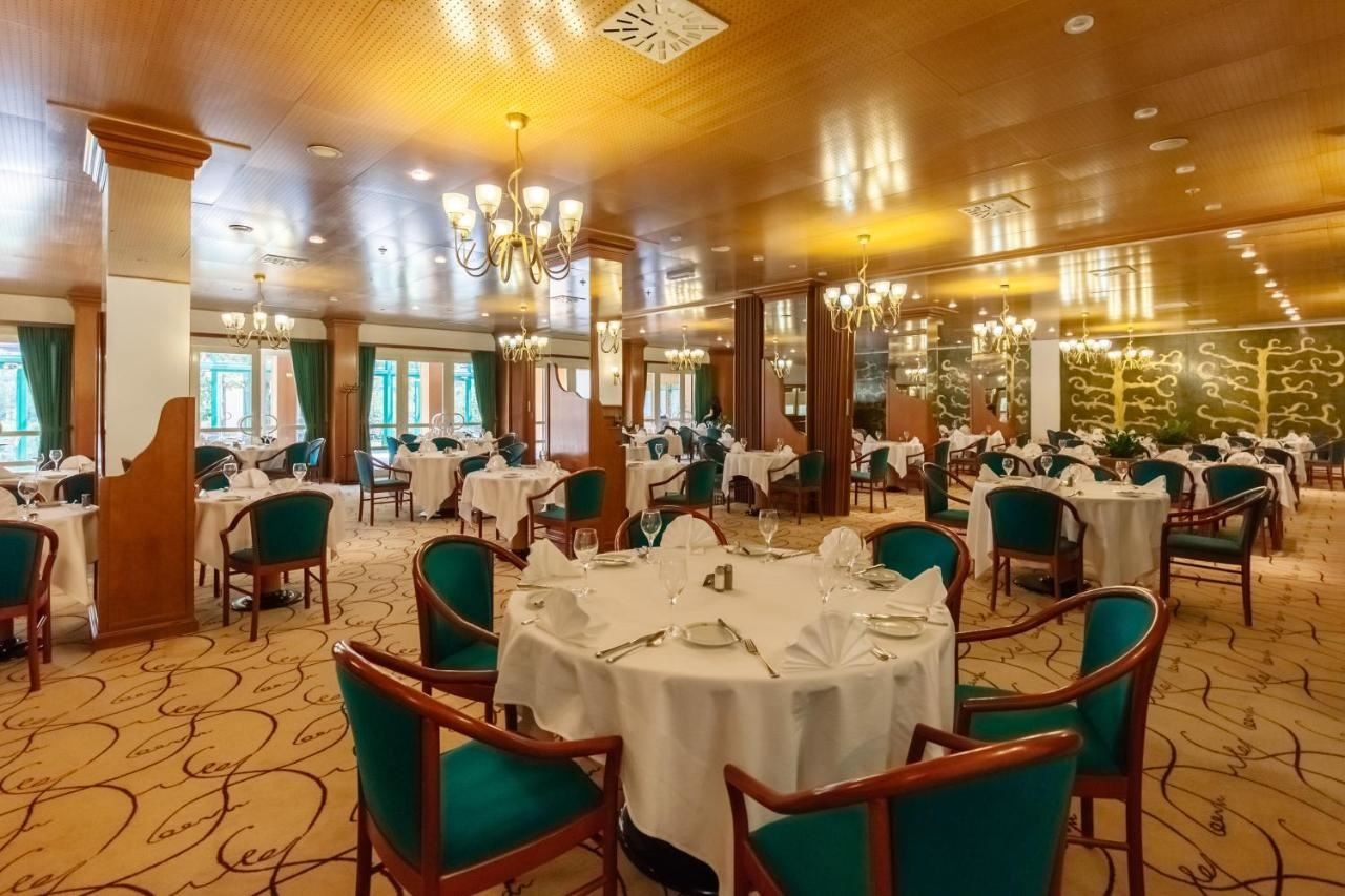 restaurants-restaurants