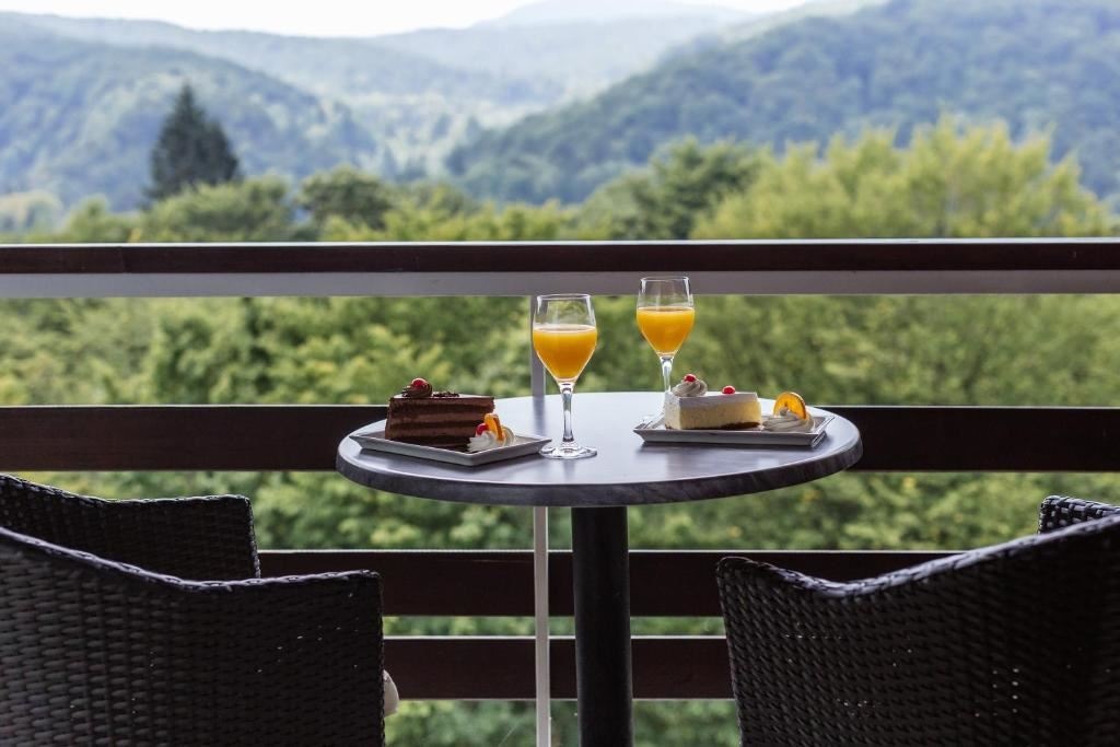 rooms-double-superior-room-lakeside-balcony