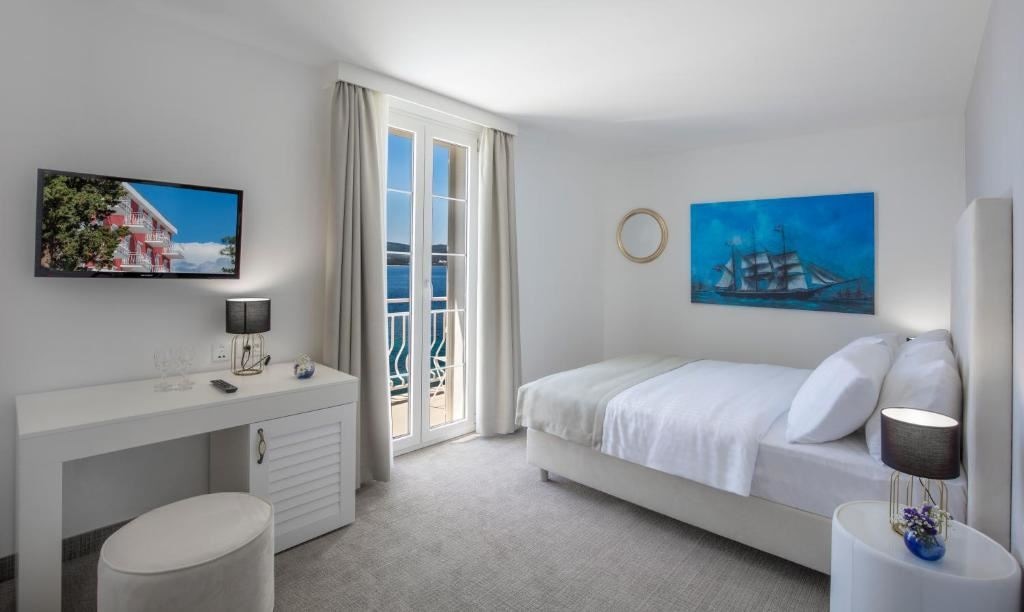 rooms-double-superior-room-seaview-balcony