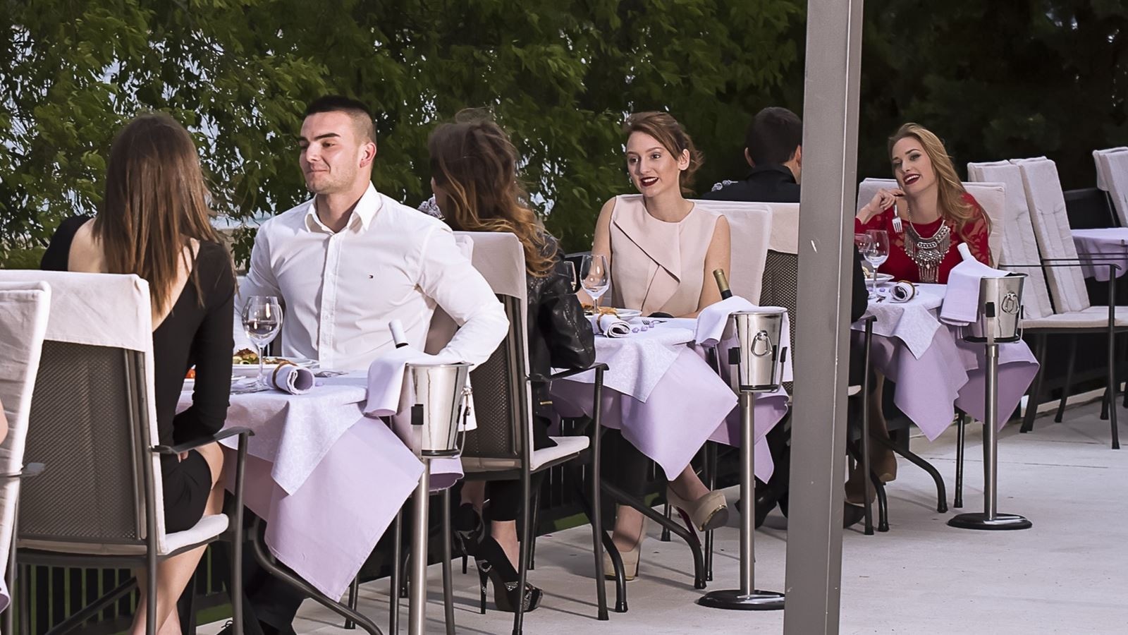 restaurants-restaurant