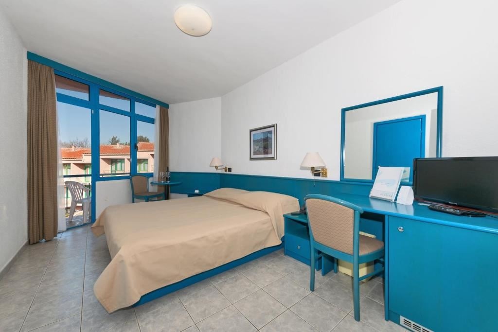 rooms-double-standard-room-seaside-balcony