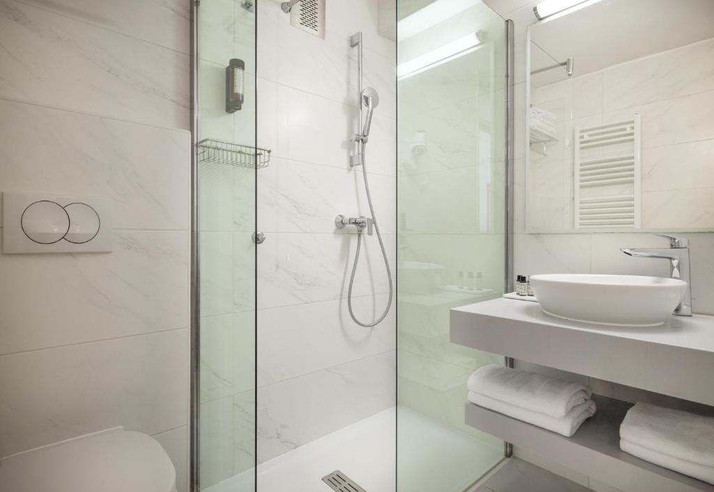 rooms-double-standard-room-sea-side-balcony-or-terrace