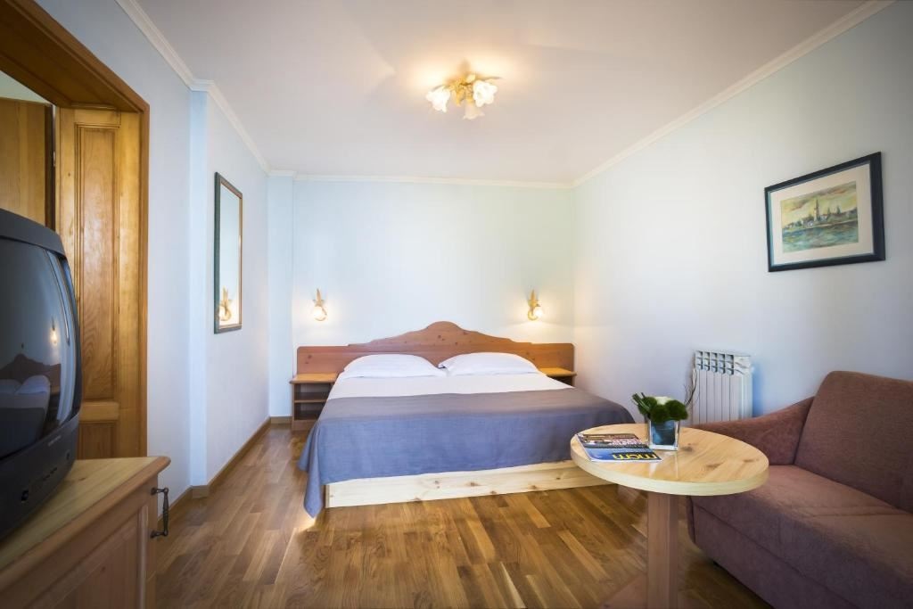 rooms-family-suite-balcony-or-terrace