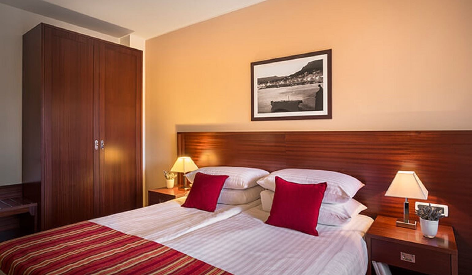 rooms-triple-classic-room