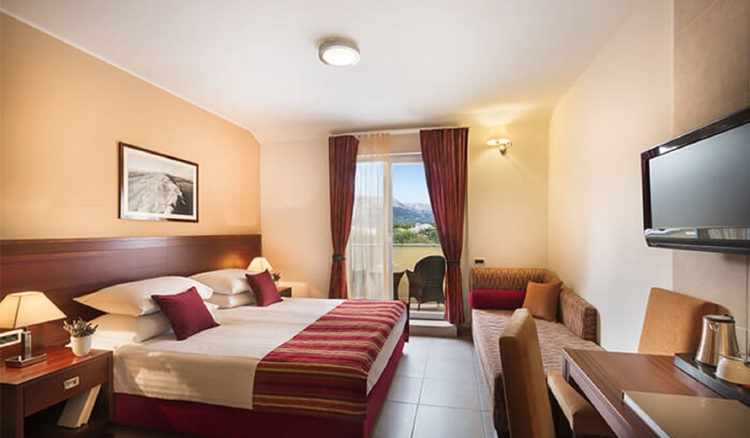 rooms-triple-superior-room-balcony