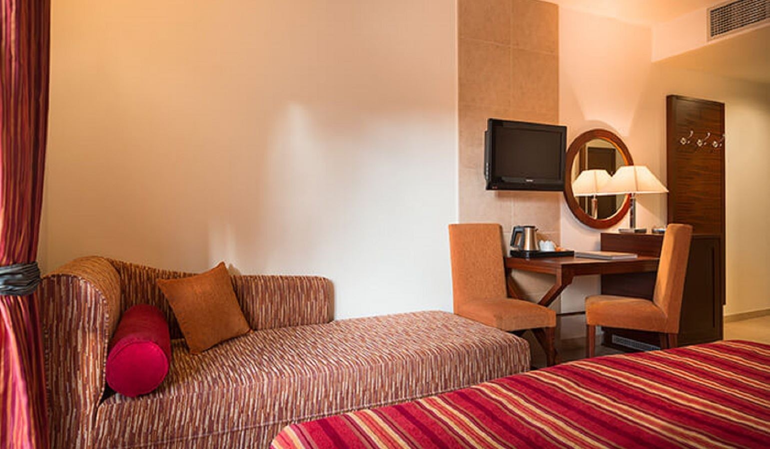 rooms-triple-superior-room-balcony