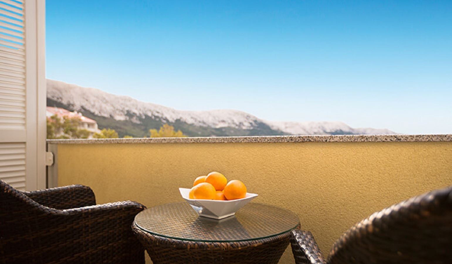 rooms-triple-superior-room-balcony