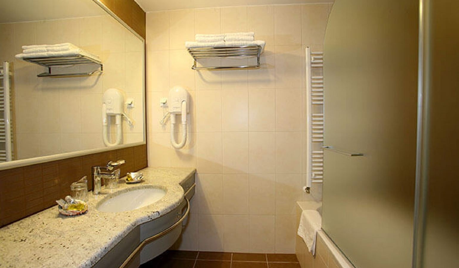 rooms-triple-superior-room-balcony