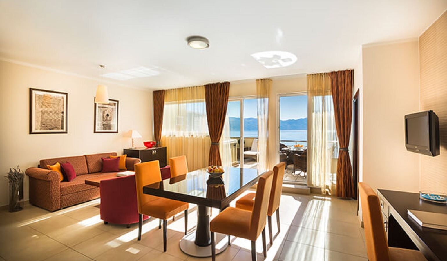 rooms-2-bedroom-luxury-apartment-seaview-balcony