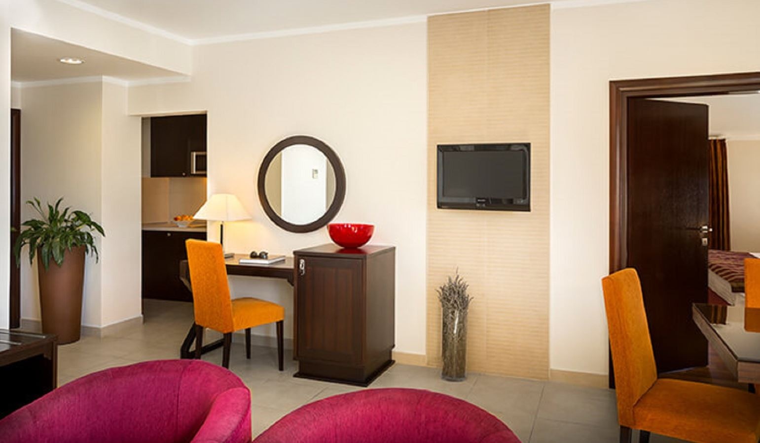 rooms-2-bedroom-luxury-apartment-seaview-balcony