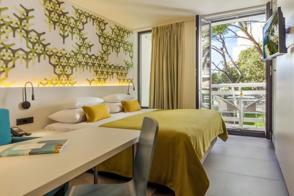 rooms-standard-room-balcony