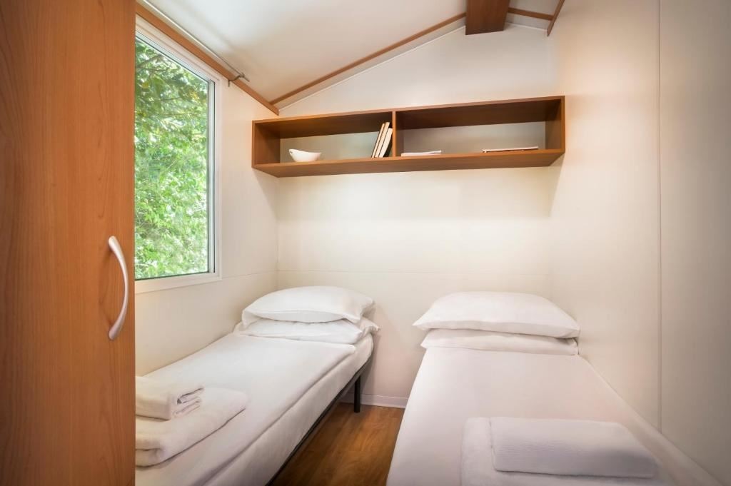 rooms-2-bedroom-standard-mobilehome