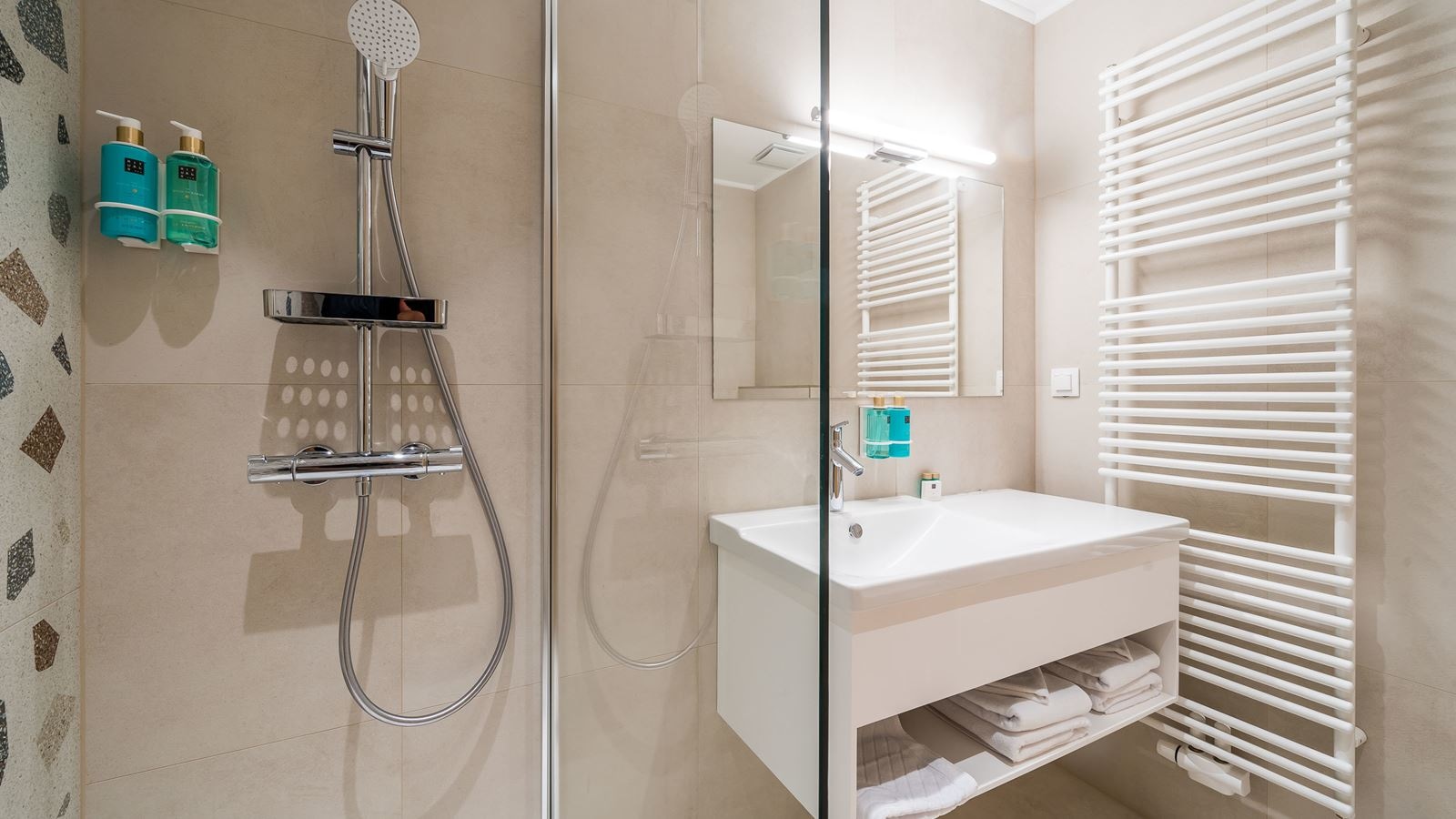 rooms-room-seaside-balcony