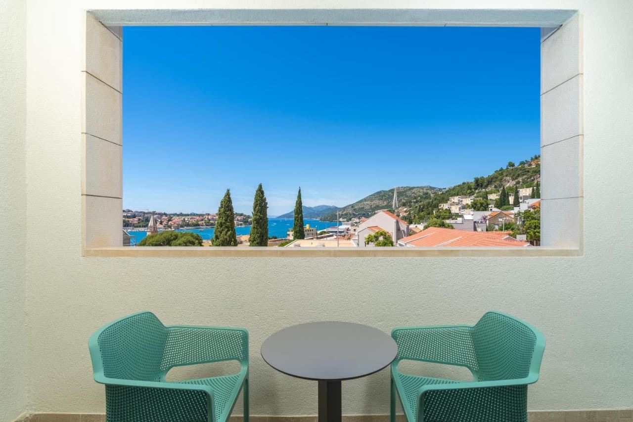 rooms-room-seaside-balcony