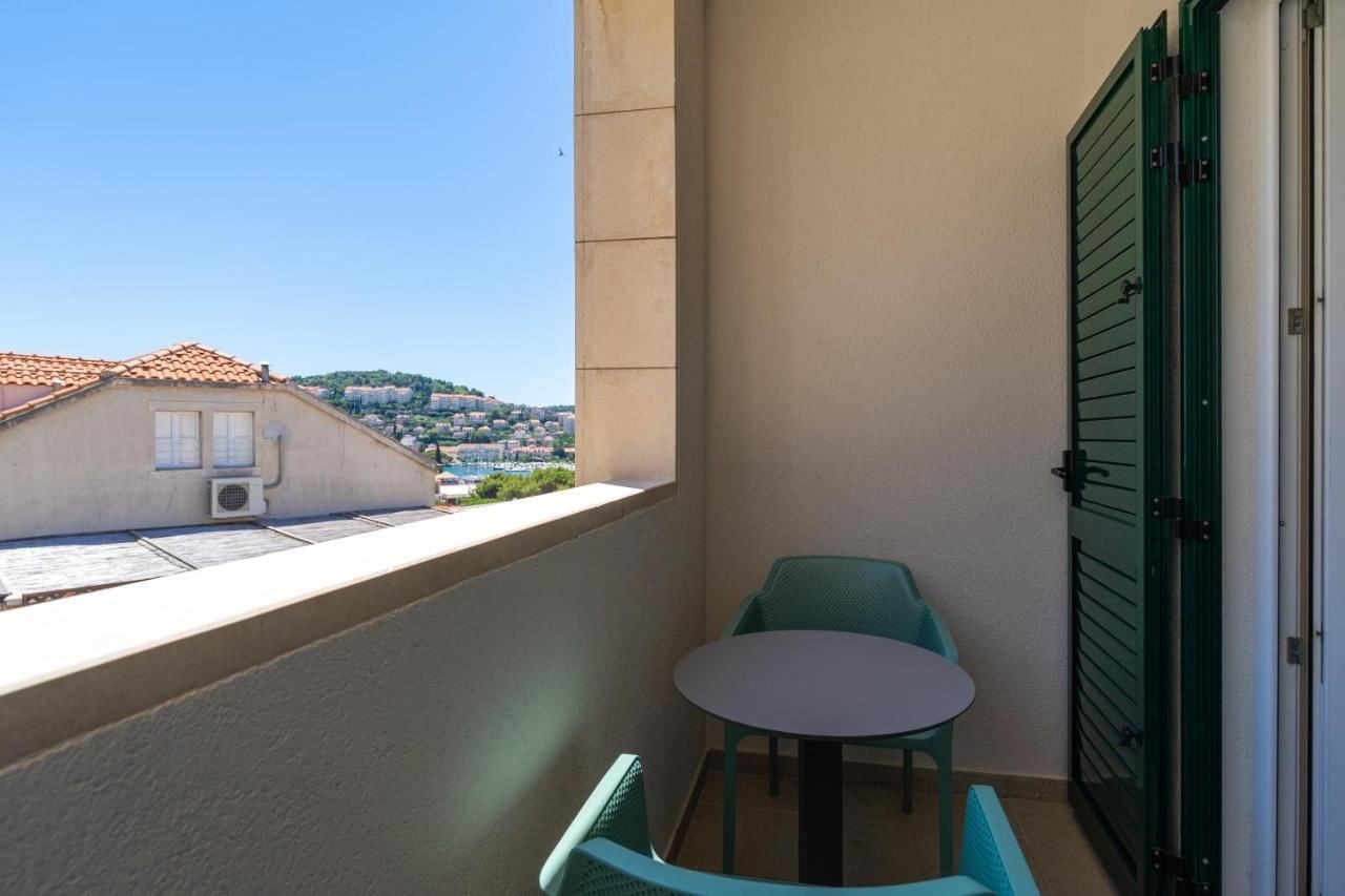 rooms-room-seaside-balcony