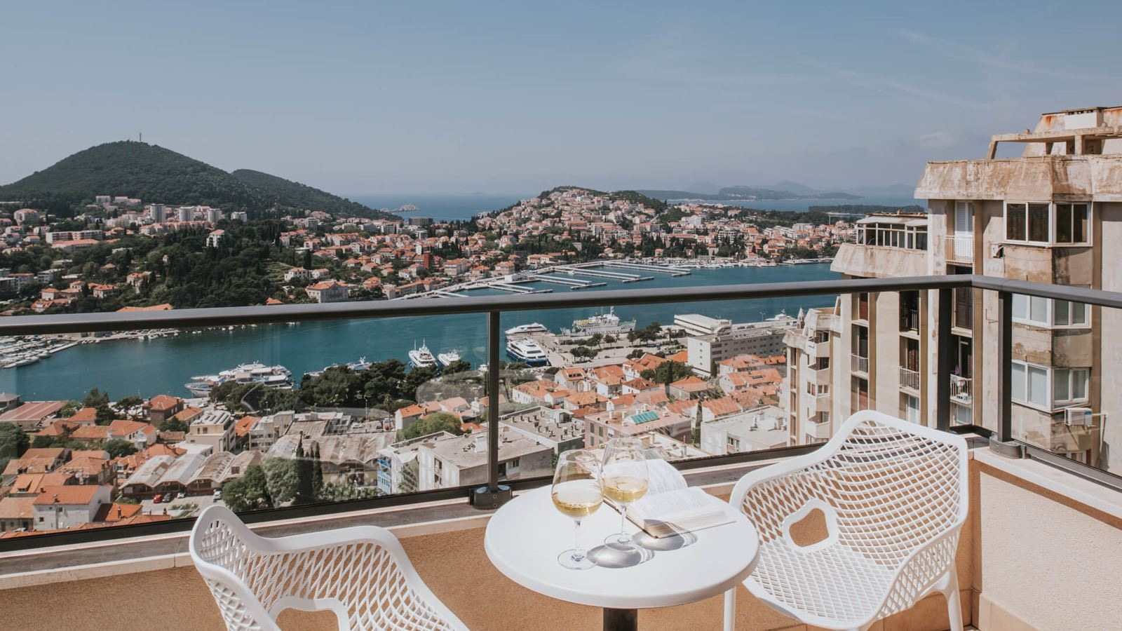 rooms-comfort-room-seaview-balcony