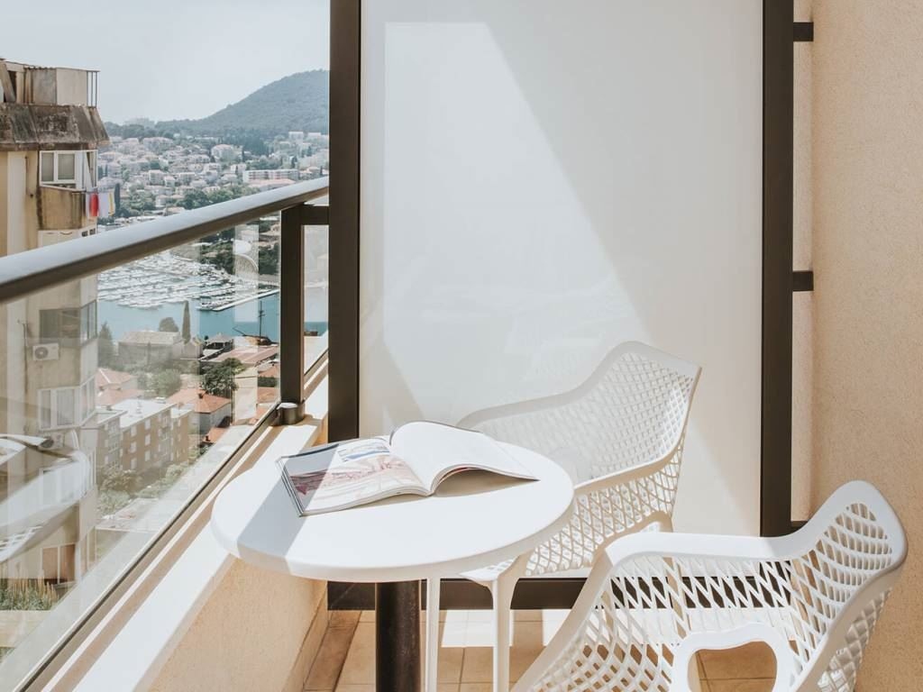 rooms-standard-room-seaview-balcony