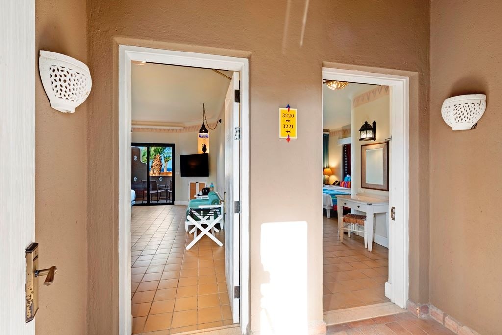 rooms-family-interleading-room-lagoon-view