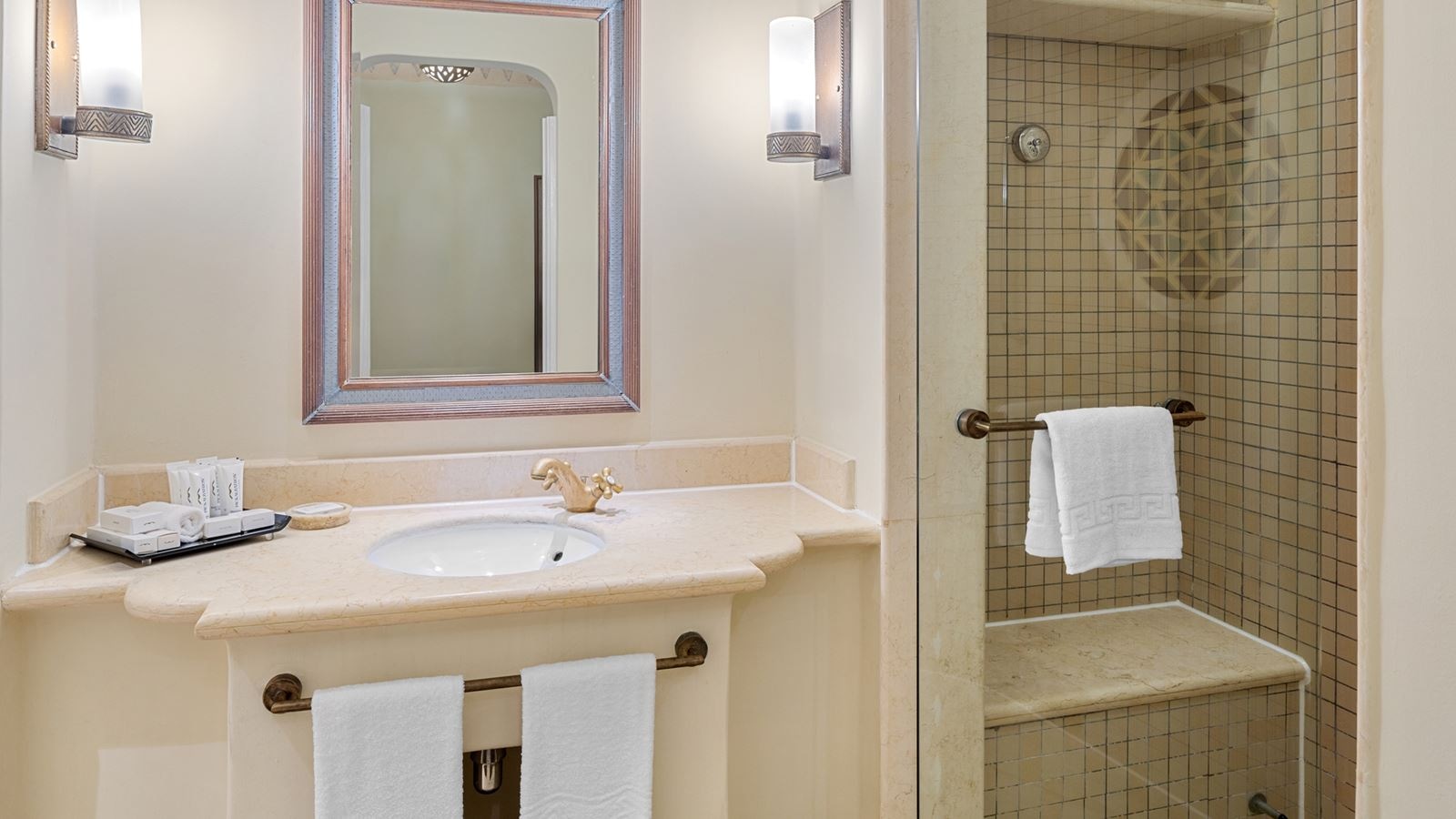 rooms-standard-room-lagoon-view