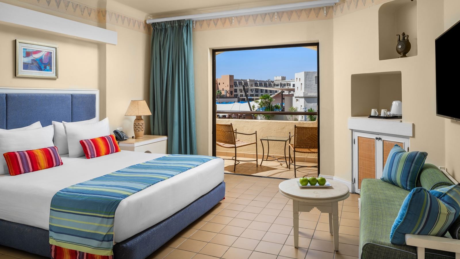 rooms-family-interleading-room-garden-view