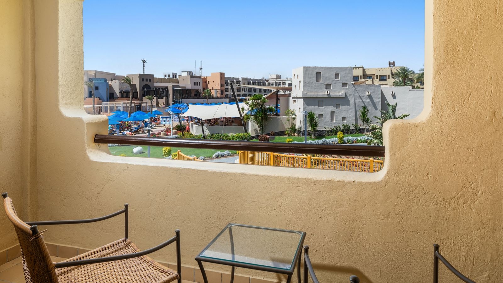 rooms-family-interleading-room-garden-view