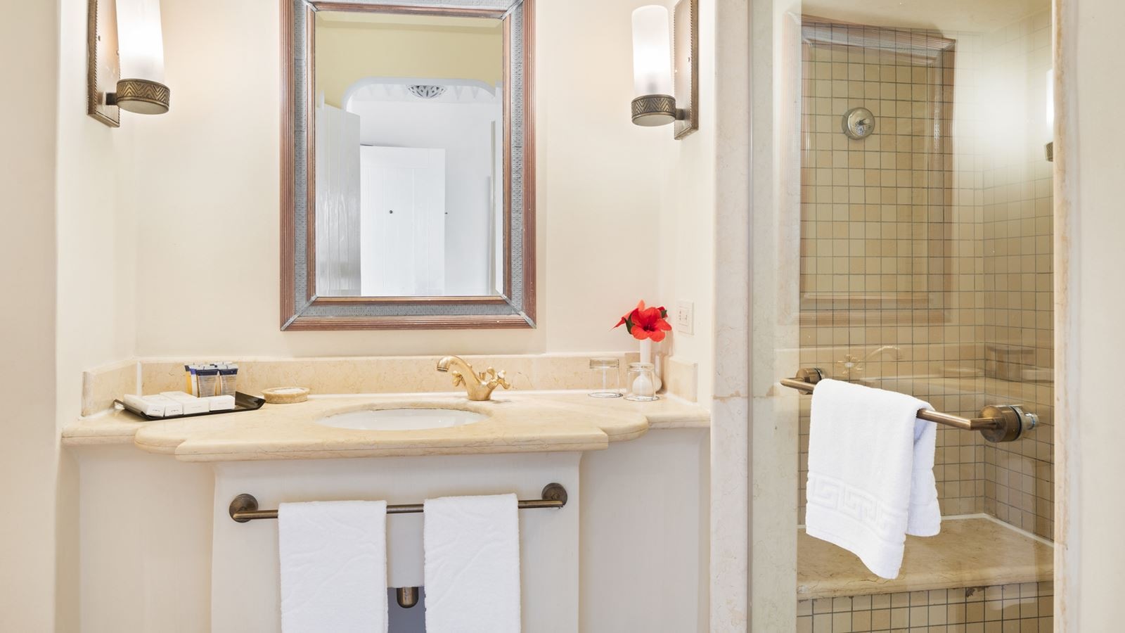 rooms-family-interleading-room-sea-view