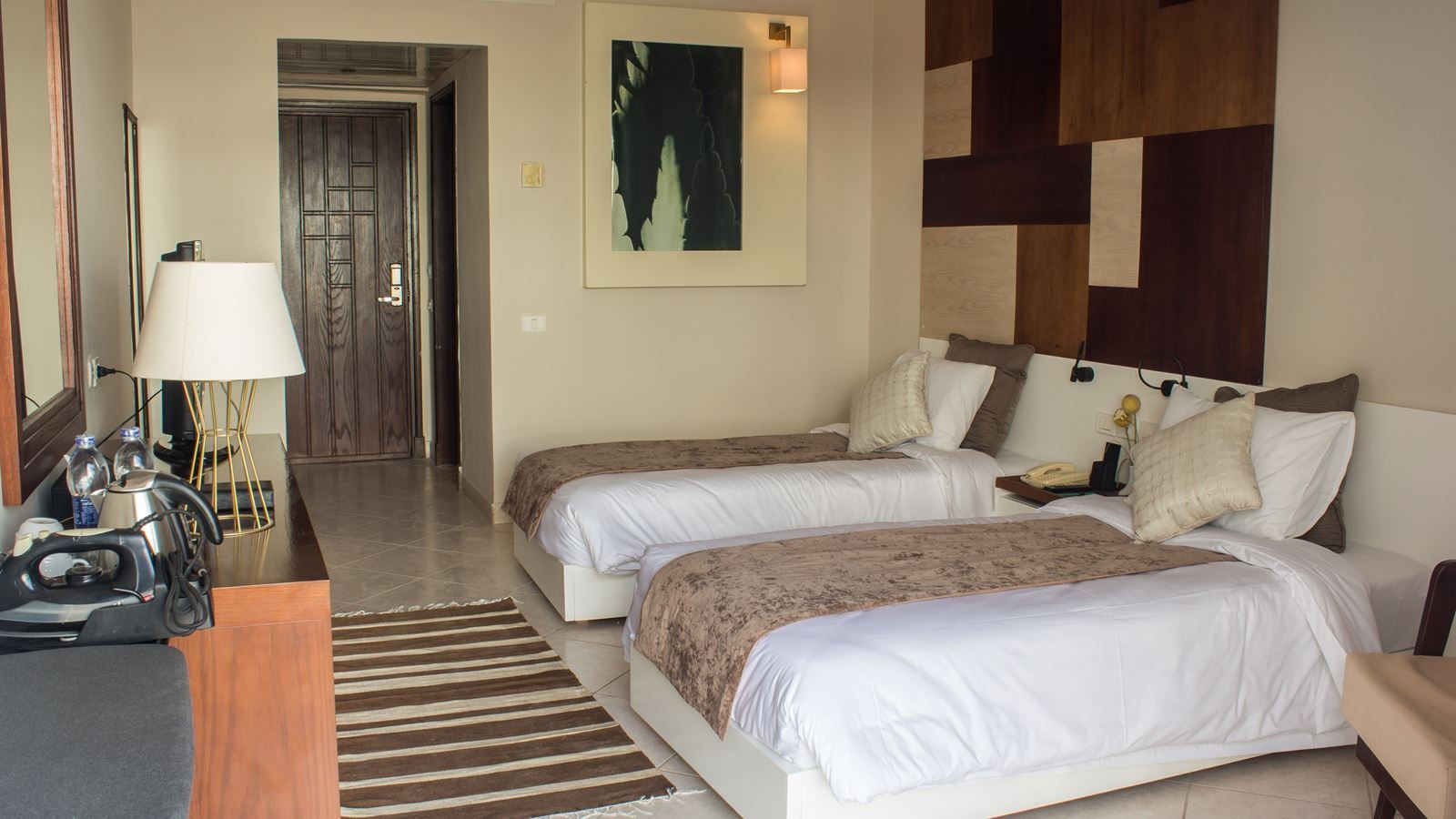 rooms-standard-pool-view