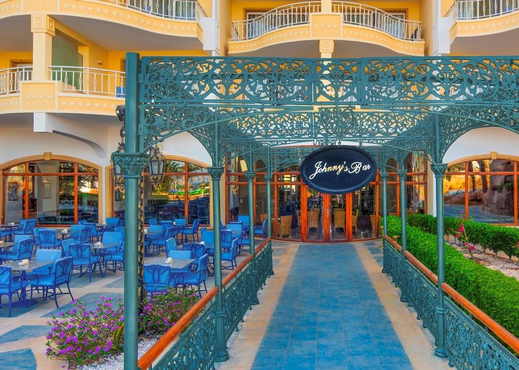 bars-johnnys-bar