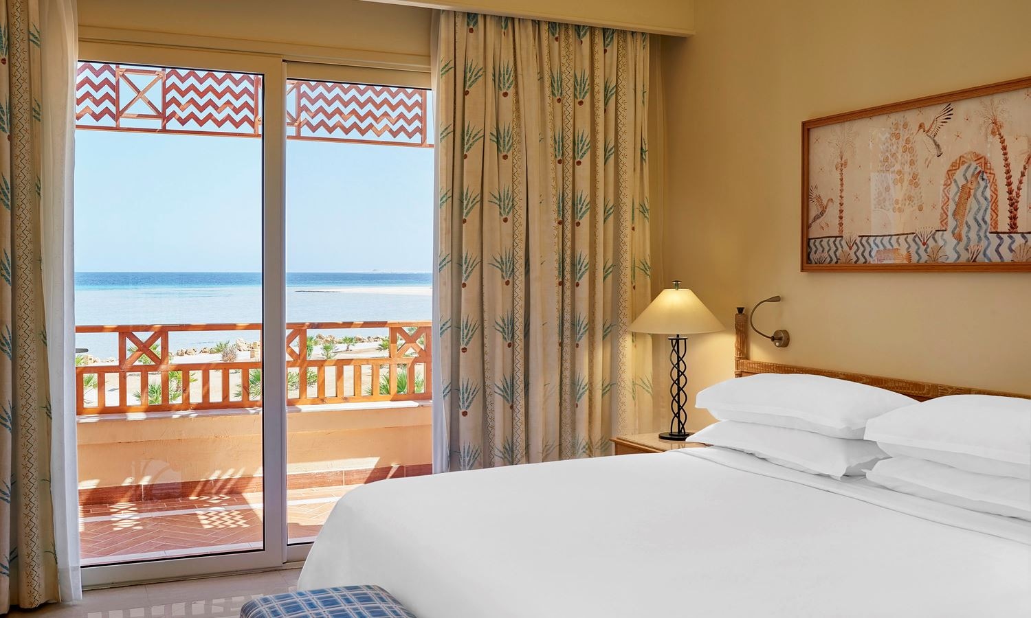 rooms-deluxe-beach-front-suite