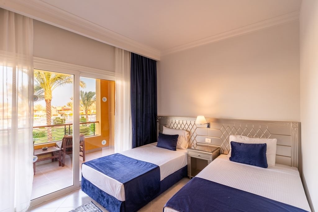 rooms-superior-pool-or-garden-view