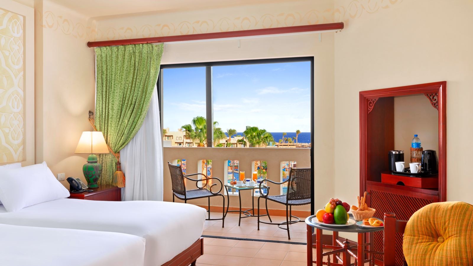 rooms-standard-room-pool-view