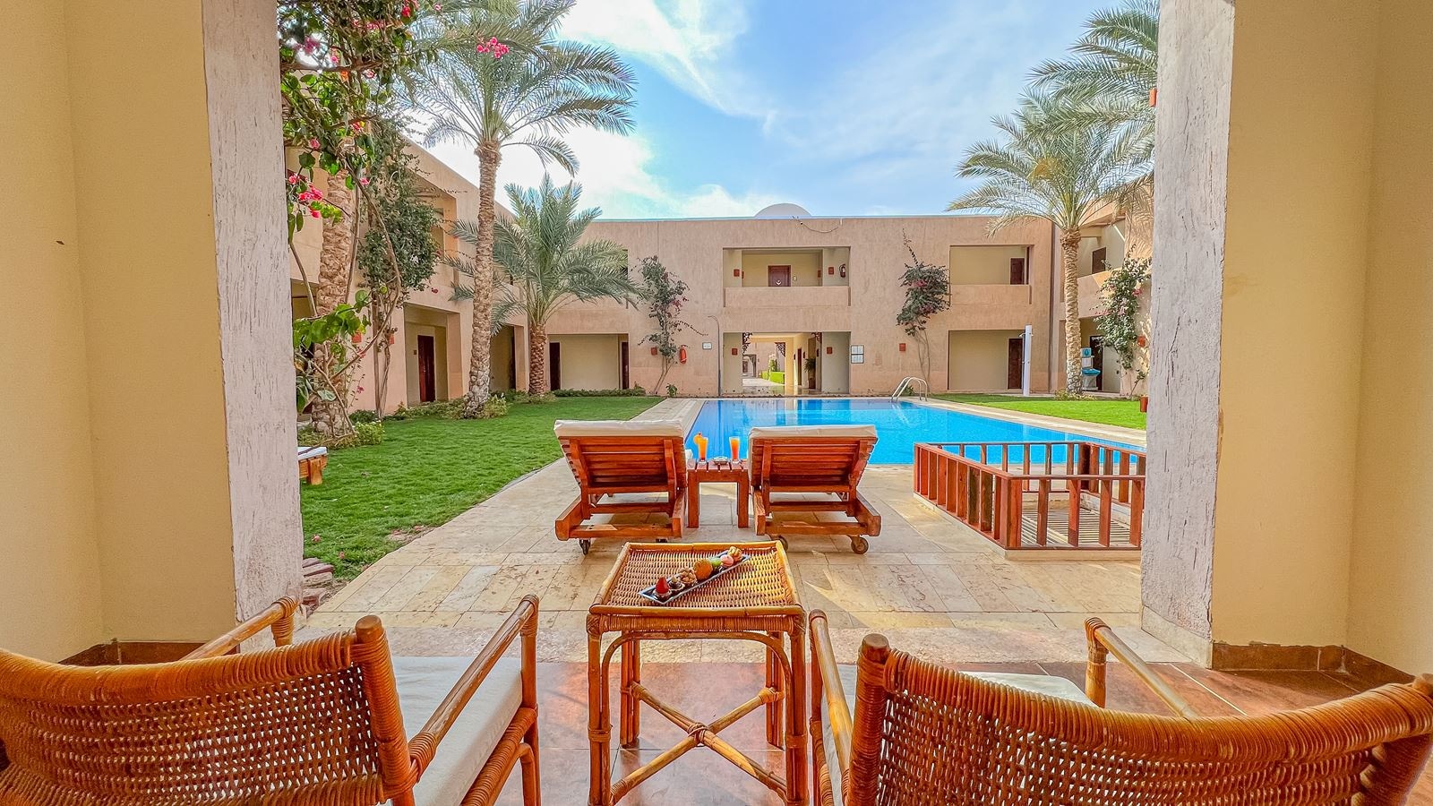 rooms-superior-pool-view