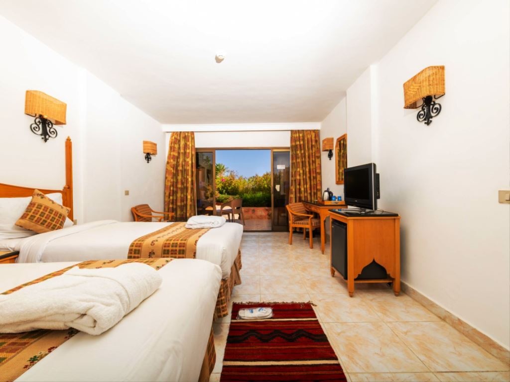 rooms-room-standard-resort-building-balcony