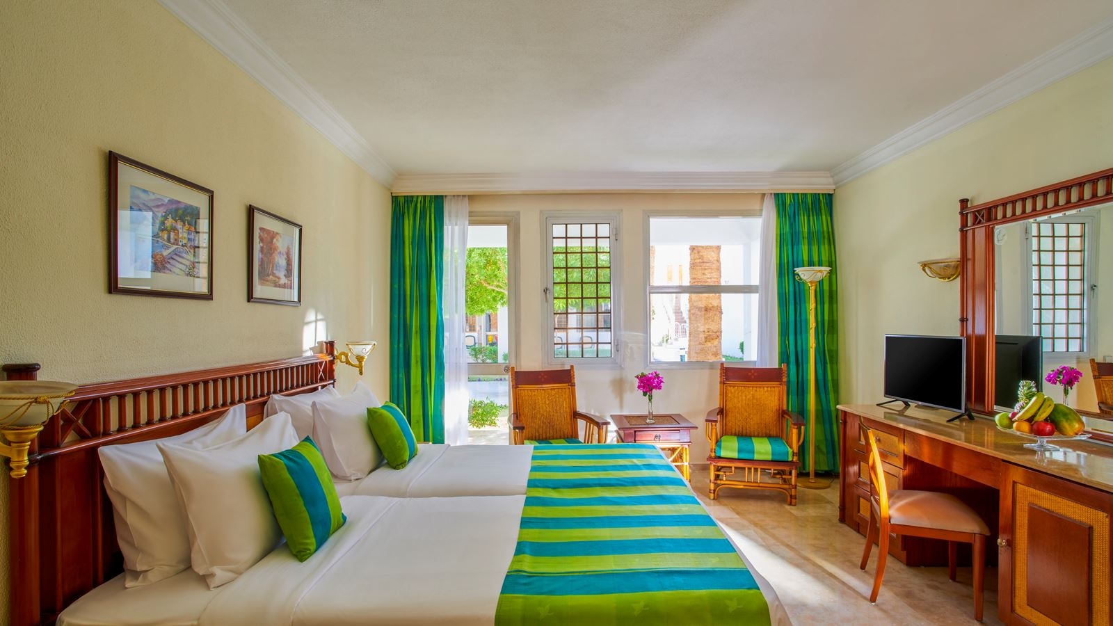 rooms-preferred-front-room