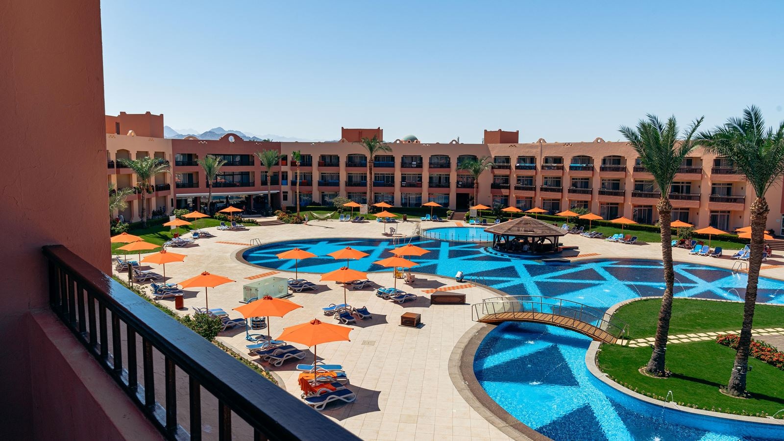 rooms-superior-pool-view