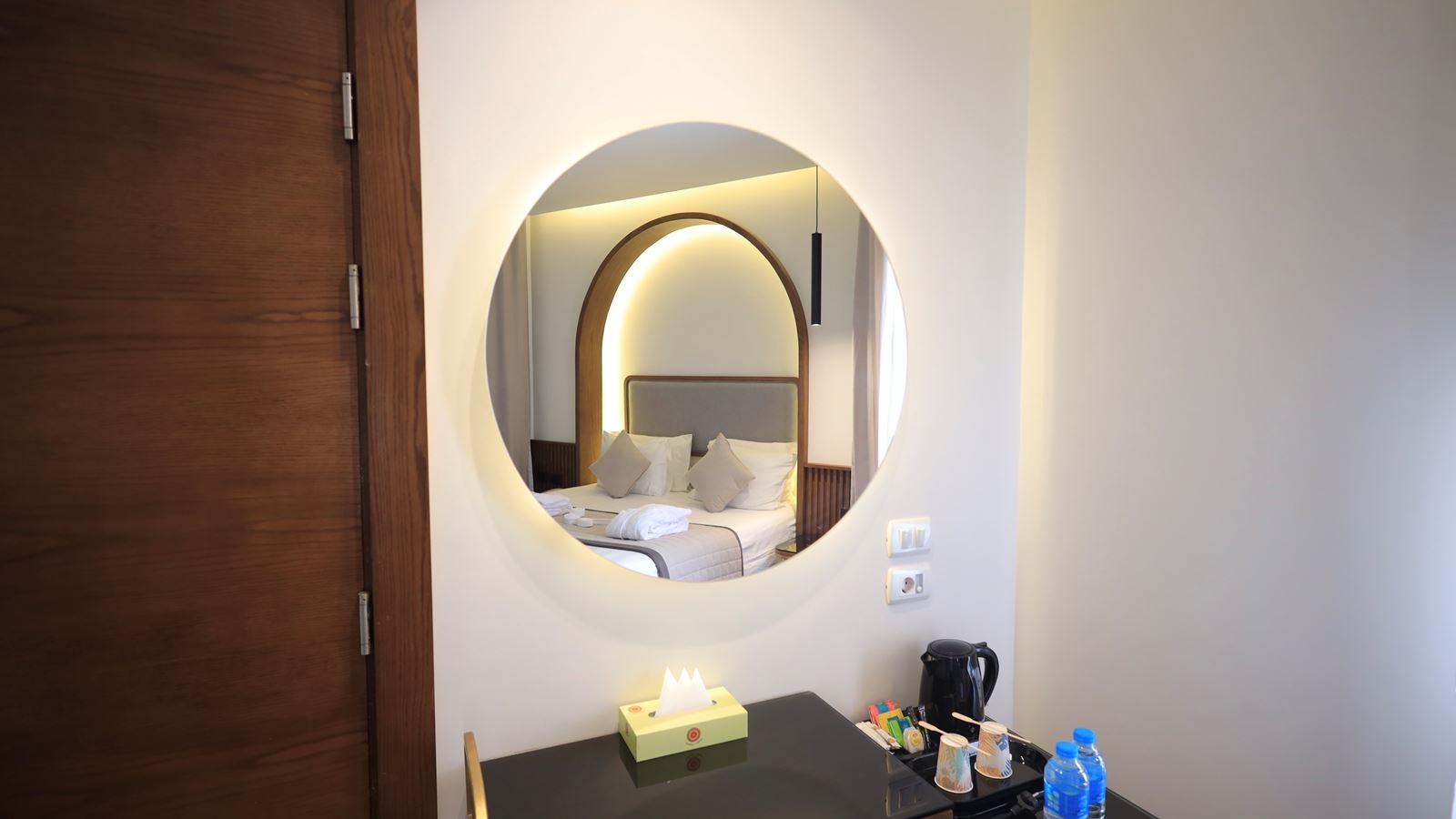 rooms-deluxe-bungalow-room