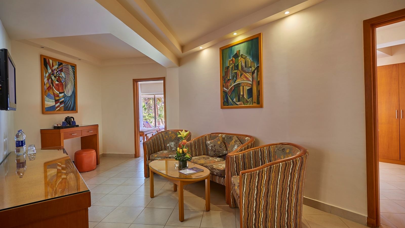 rooms-junior-family-suite-partial-sea-view