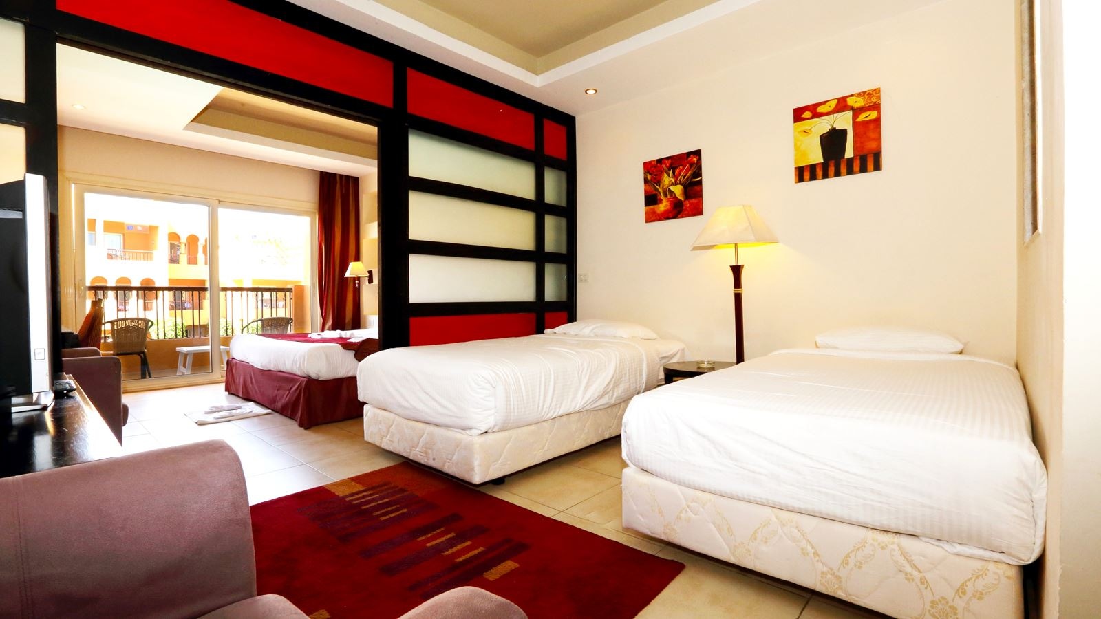 rooms-family-pool--garden