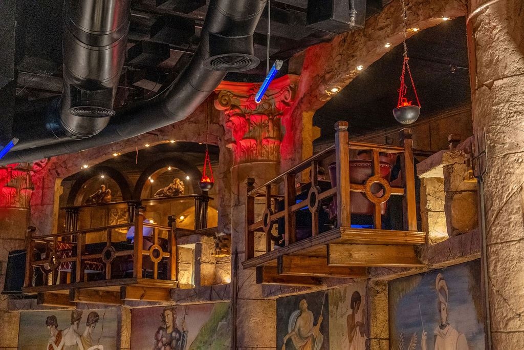 restaurants-hot-rock-caligula