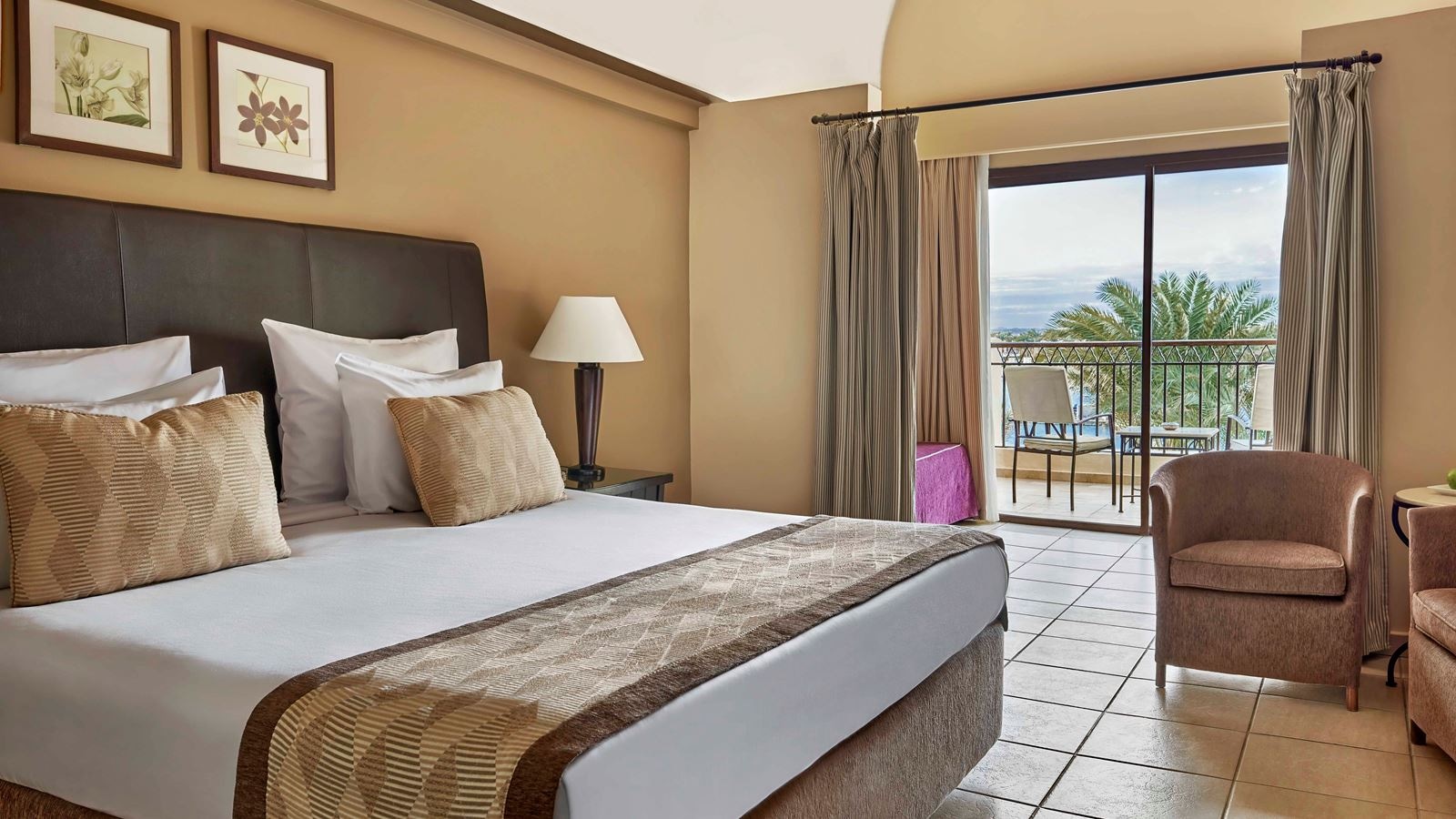 rooms-dbl-deluxe-room-garden-view-2+1